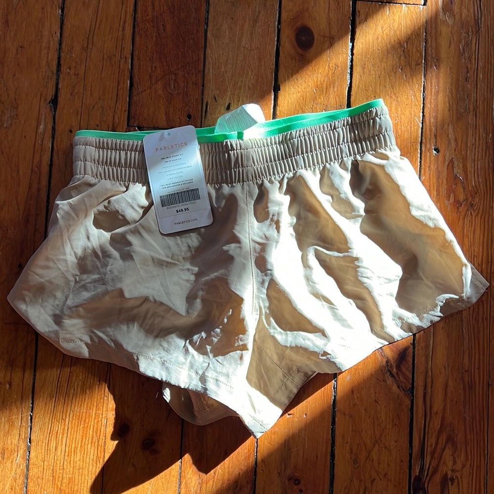 Fabletics Hali Run Short in Cedar size XS NWT
